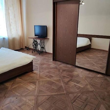 Rose Apartamento Lviv Exterior foto